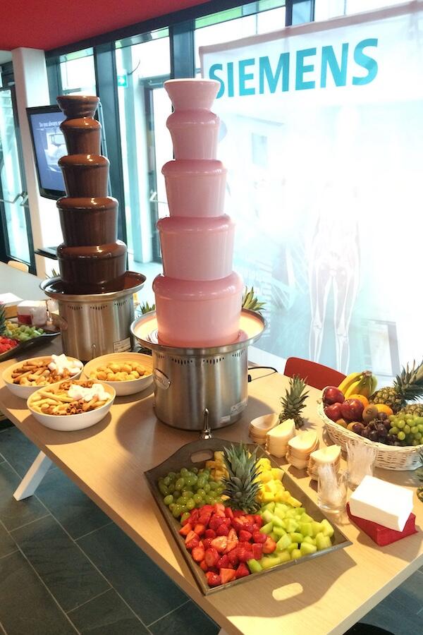 Chocoladefontein op een bedrijfsfeest (2)