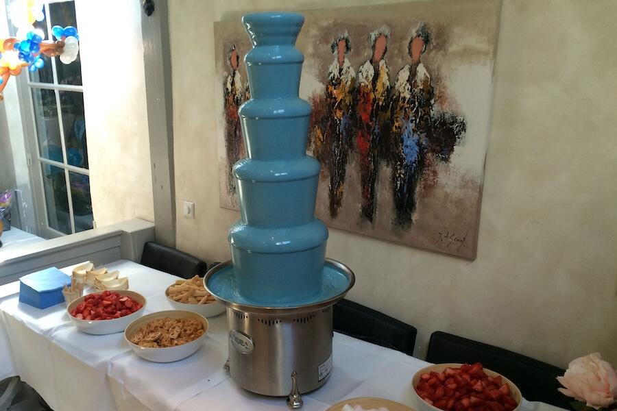 Chocoladefontein op een gender reveal party