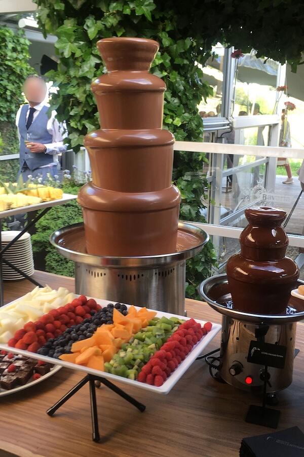 Chocoladefontein op een bruiloft (2)